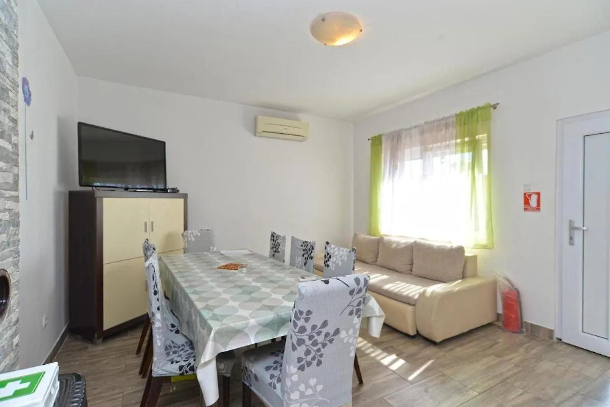 Spacious Flat With Pool Just 300M From The Beach Fazana Apartment
