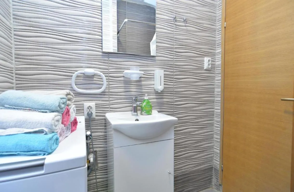 Spacious Flat With Pool Just 300M From The Beach Fazana Apartment