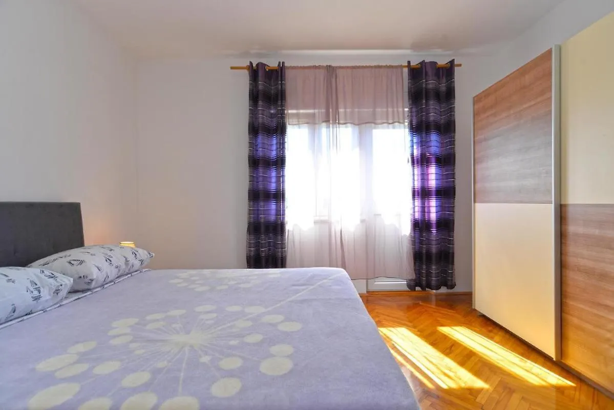 Spacious Flat With Pool Just 300M From The Beach Fazana Apartment