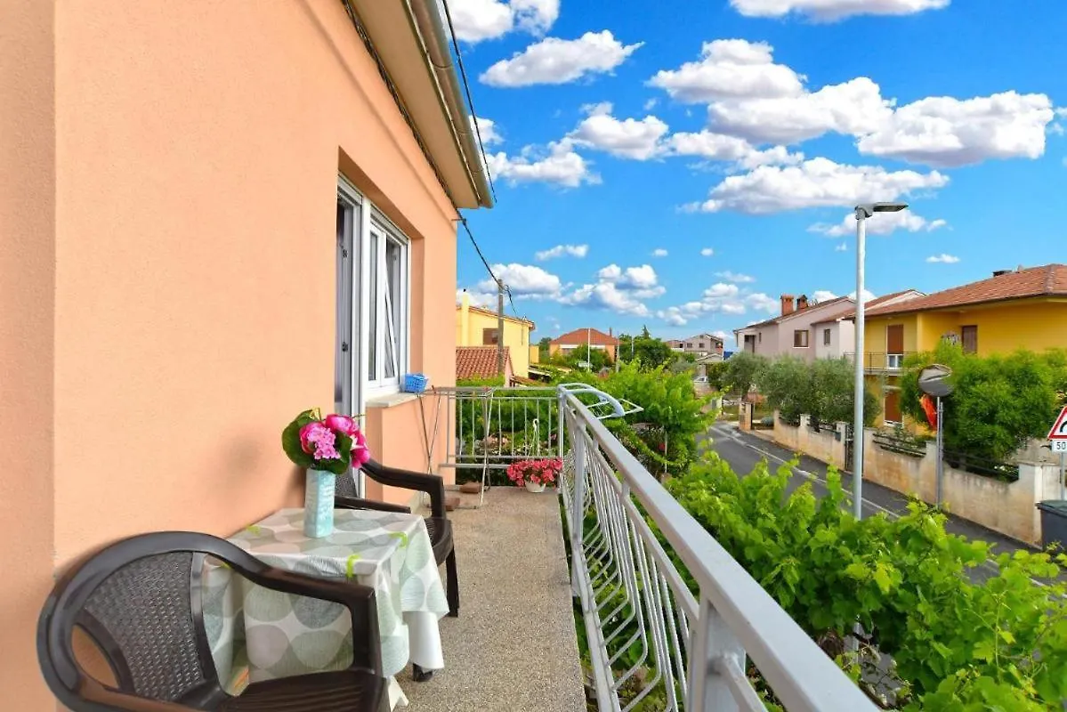 Spacious Flat With Pool Just 300M From The Beach Fazana