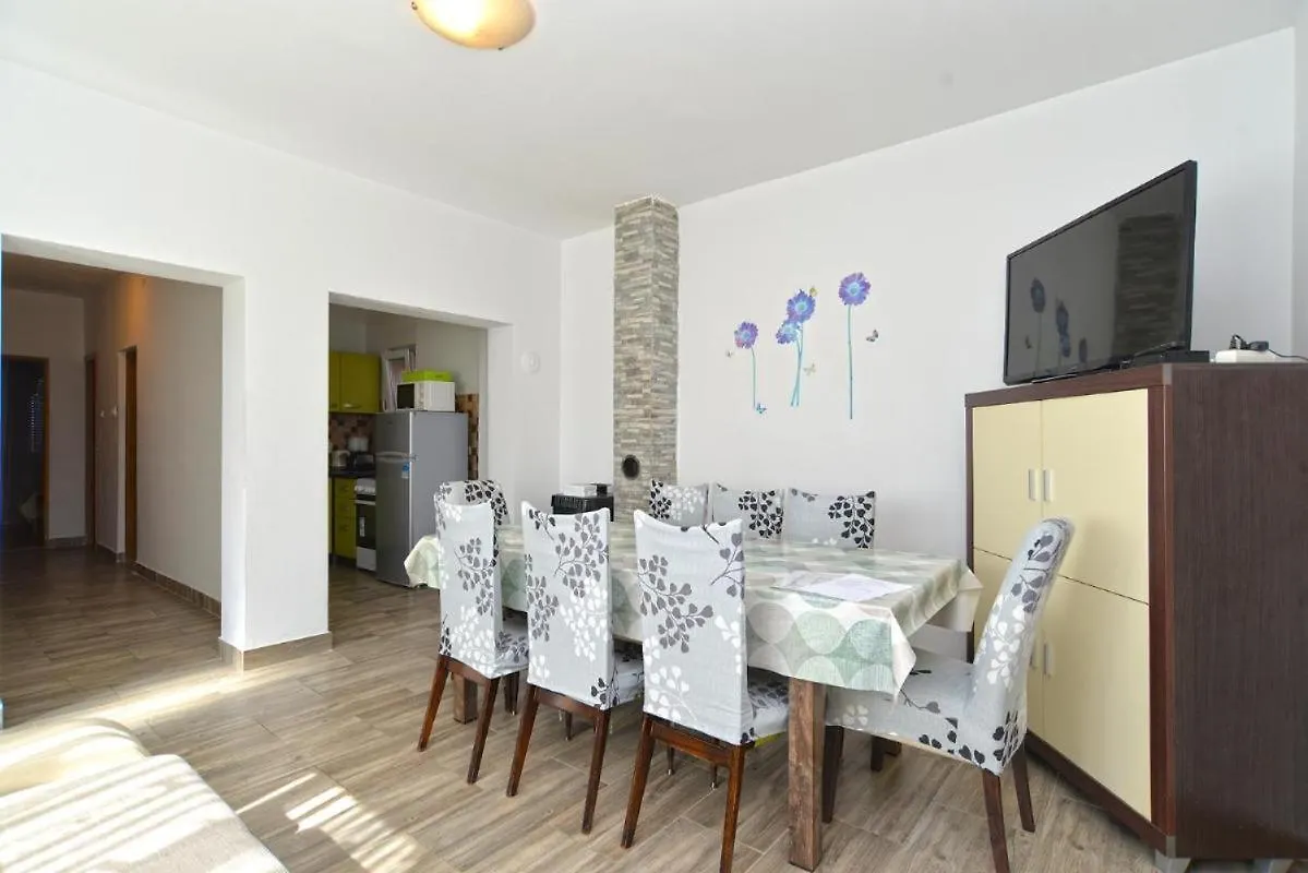 Apartment Spacious Flat With Pool Just 300M From The Beach Fazana