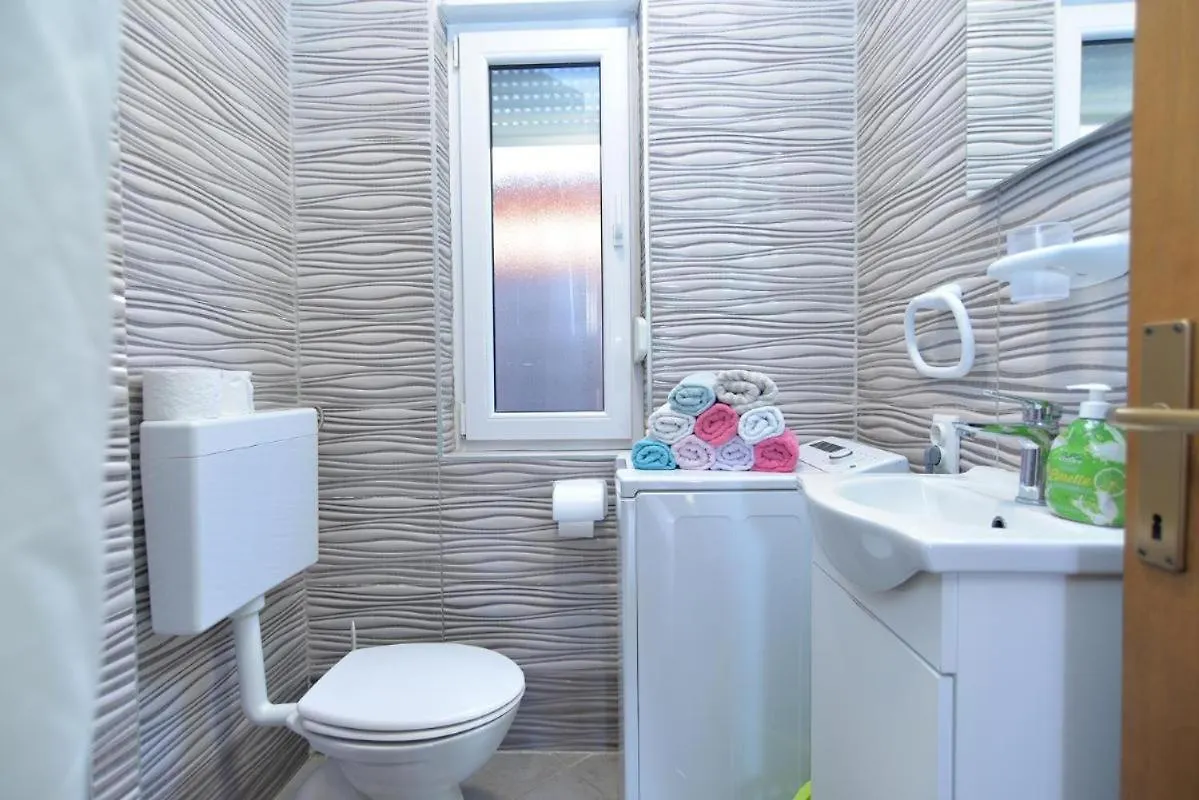 Apartment Spacious Flat With Pool Just 300M From The Beach Fazana Croatia
