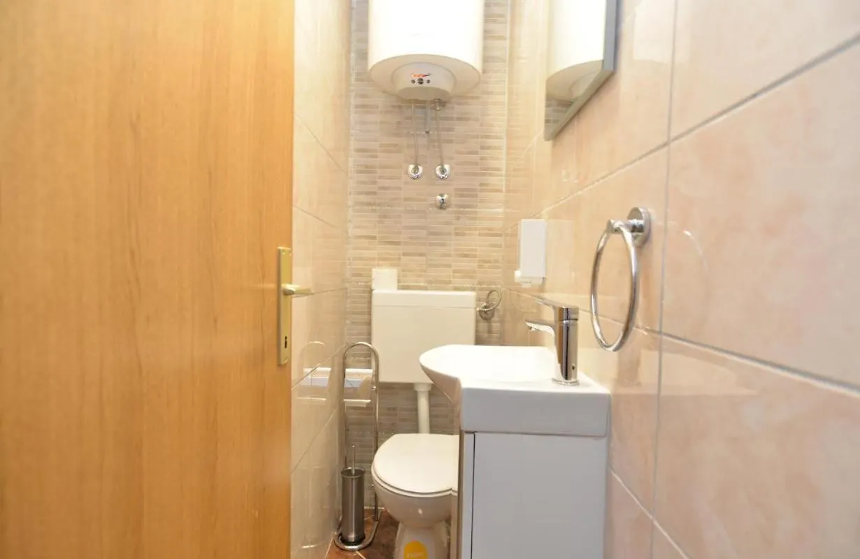 Spacious Flat With Pool Just 300M From The Beach Fazana