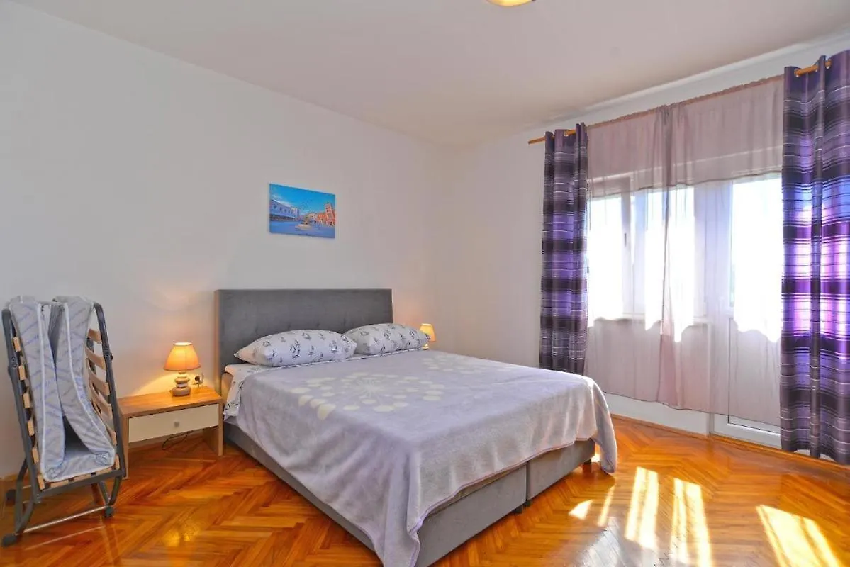 Apartment Spacious Flat With Pool Just 300M From The Beach Fazana