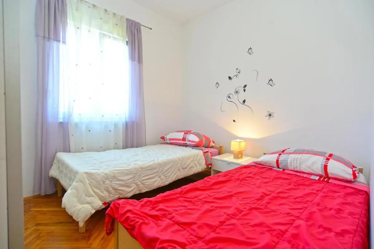 Apartment Spacious Flat With Pool Just 300M From The Beach Fazana