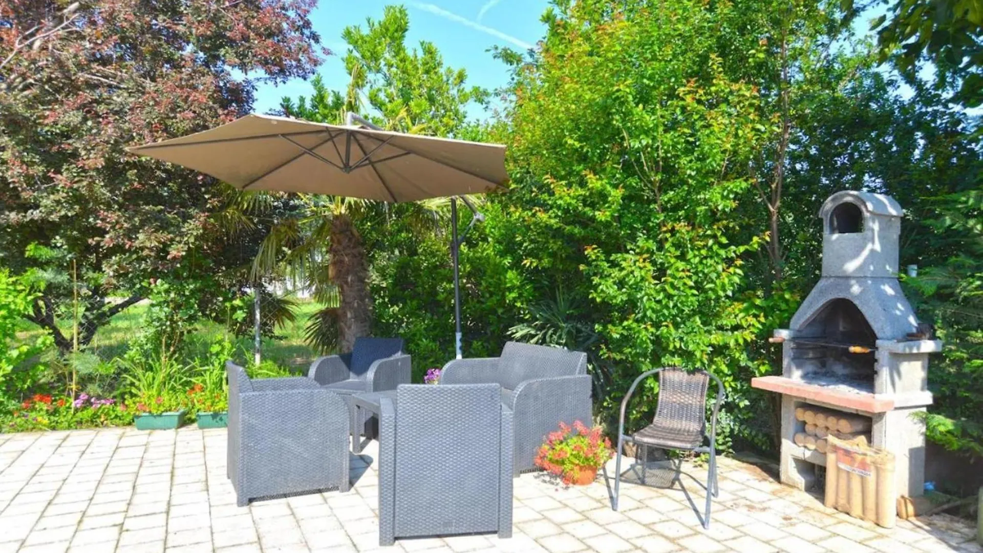 Spacious Flat With Pool Just 300M From The Beach Fazana Apartment