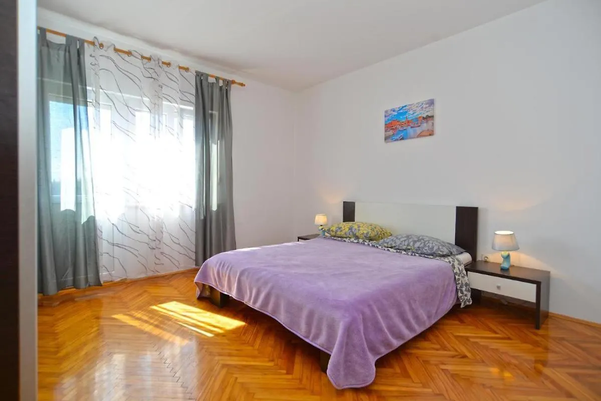 Spacious Flat With Pool Just 300M From The Beach Fazana Apartment