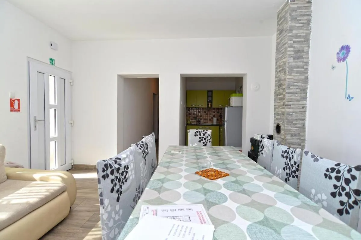 Spacious Flat With Pool Just 300M From The Beach Fazana 0*,