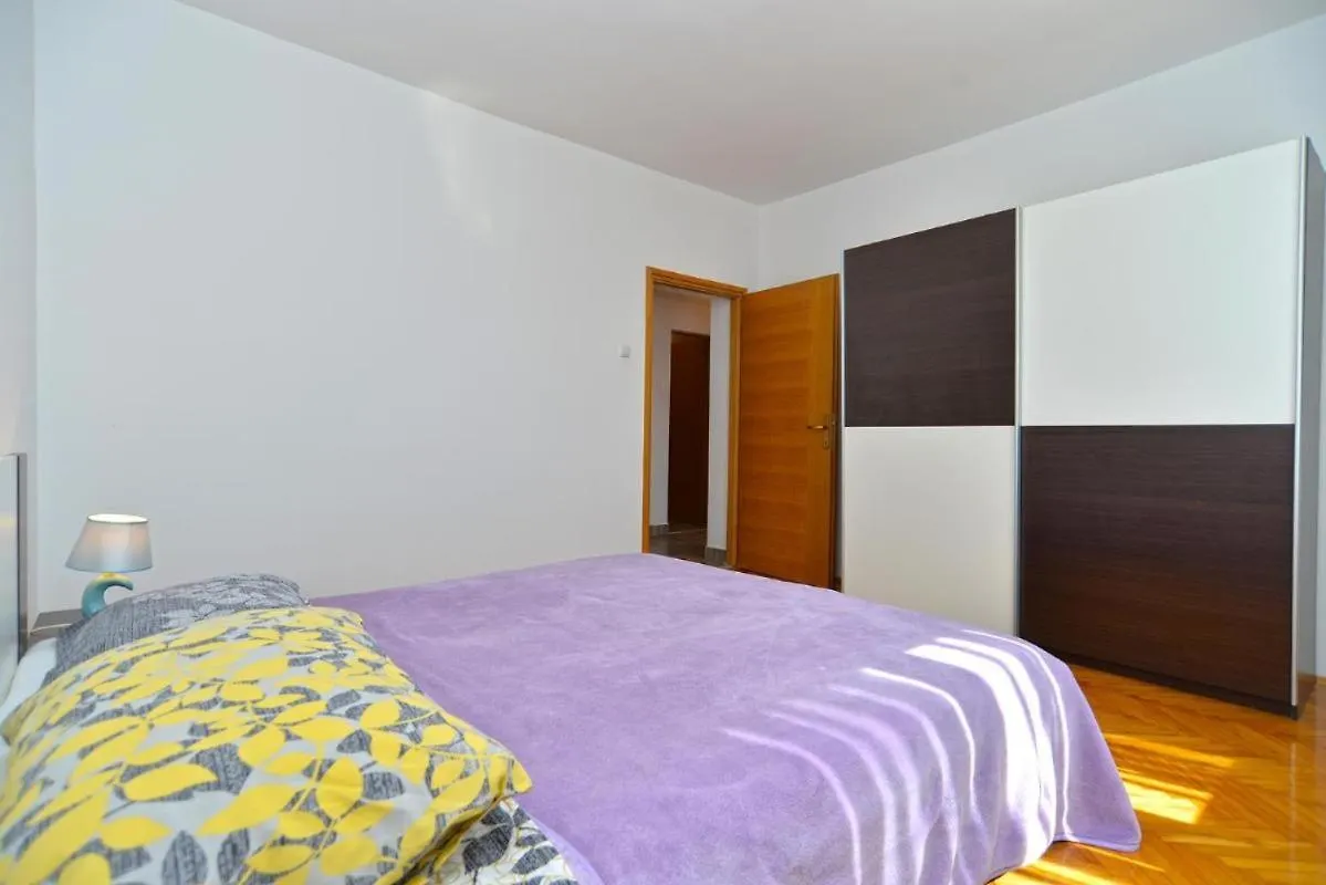 Apartment Spacious Flat With Pool Just 300M From The Beach Fazana Croatia